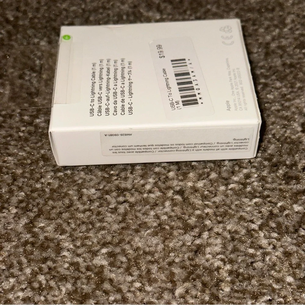 Apple USB-C to Lightning Cable (1 m) White Cord Charging Syncing Thunderbolt
